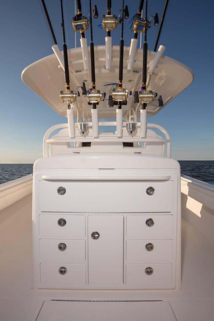 34-regulator-center-console-boat-tackle-center-ttop