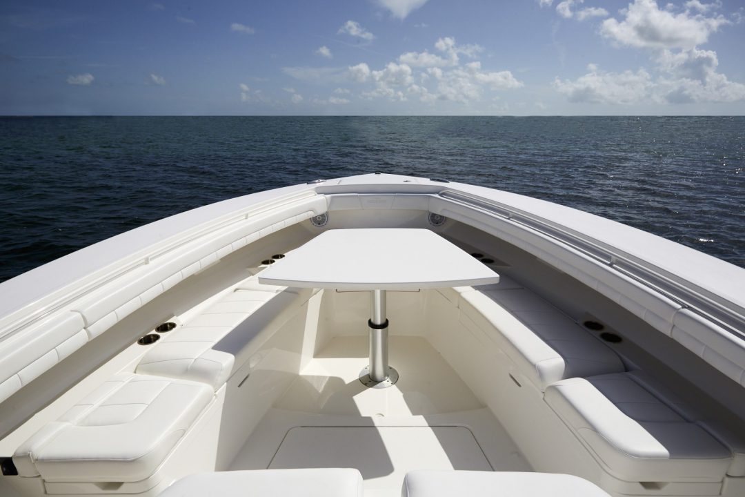 41-regulator-center-console-boat-forward-seat-table