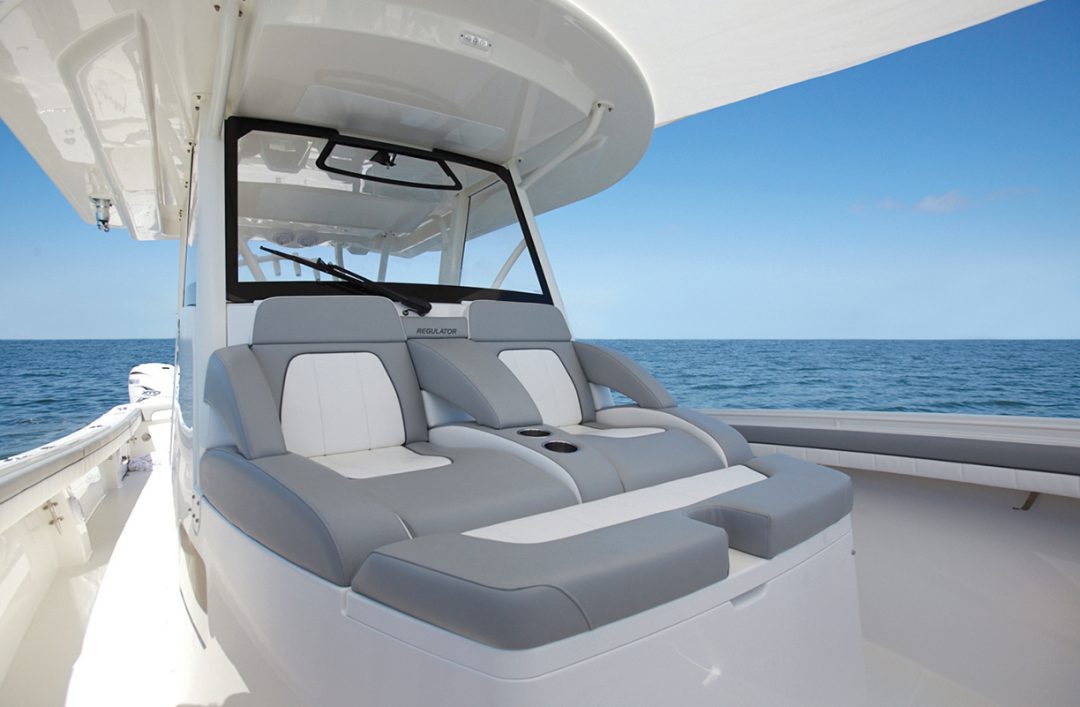 41-regulator-center-console-boat-forward-settee