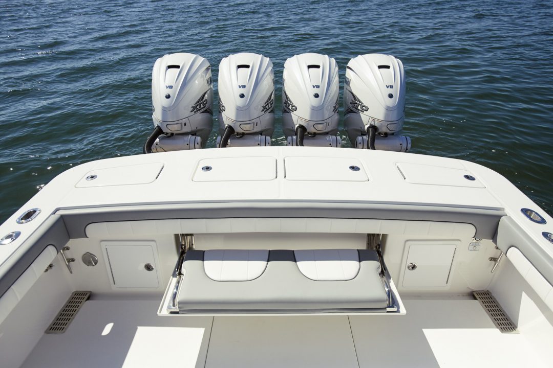 41-regulator-center-console-boat-transom-seat-yamaha-engines