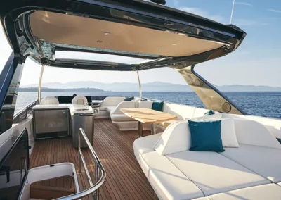 Princess-F65-Flybridge-Exterior